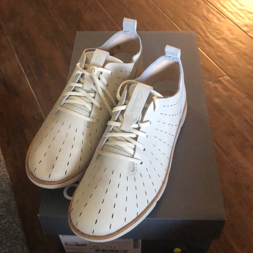 Clarks women shoes size 6.5 NEW leather